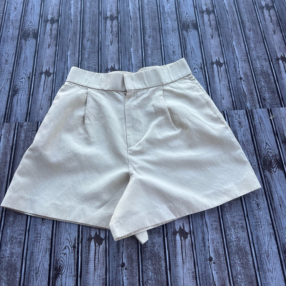 Zara Cream Women’s Shorts‎ Size L
